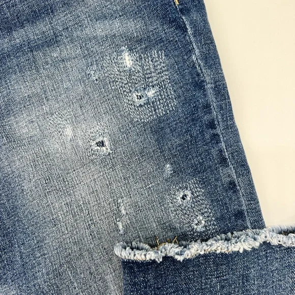 Universal Threads Mid Rise Boyfriend Distressed Crop Jeans - Picture 3 of 6